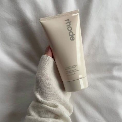 RHODE Pineapple Refresh Daily Cleanser