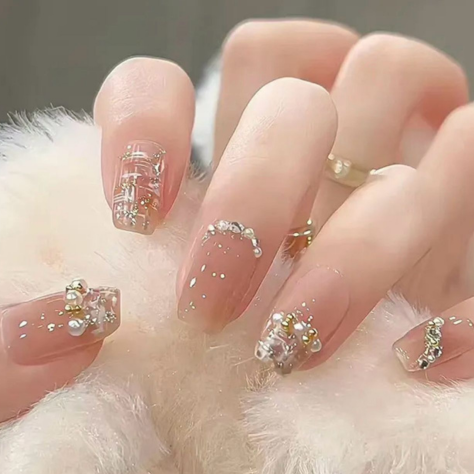 24-Piece Crystal Pearl Fake Nails – Stylish & Wearable