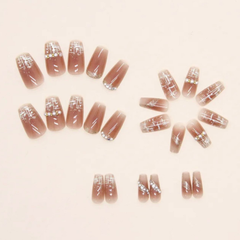 24-Piece Crystal Pearl Fake Nails – Stylish & Wearable