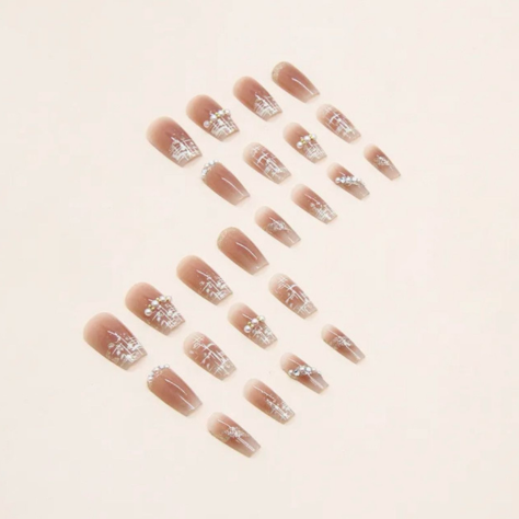 24-Piece Crystal Pearl Fake Nails – Stylish & Wearable